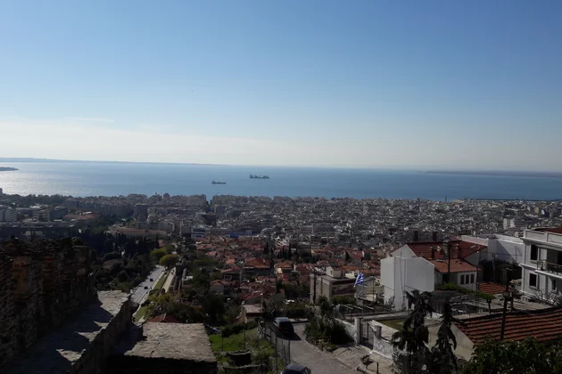 Blick über die Stadt auf den Hafen